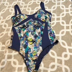 Beautiful, supportive swim suit by Tropiculture. Size 20